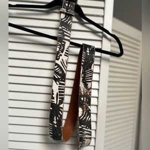 A/X Armani Exchange size 38 crackle leather graphic belt